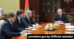 Зьлева направа: Ігар Луцкі, Іван Эйсмант, Дзьмітры Жук і Аляксандар Лукашэнка