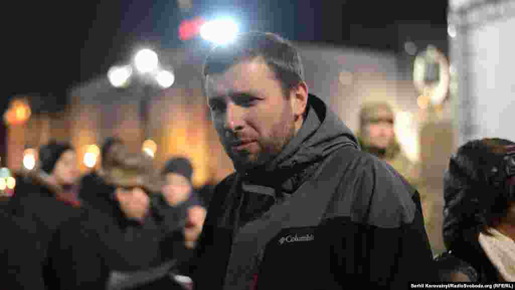 Володимир Парасюк був одним із небагатьох депутатів, що приєднався цієї ночі до акції