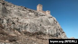 Пам'ятки навколо Генуезької фортеці в Судаку (фотогалерея)