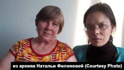 Наталья Филонова (слева) и правозащитница Надежда Низовкина 