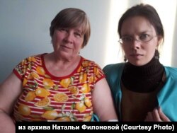 Наталья Филонова (слева) и правозащитница Надежда Низовкина