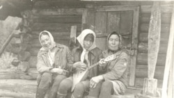 Жительницы старого шорского поселения.