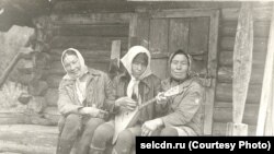 Жительницы старого шорского поселения