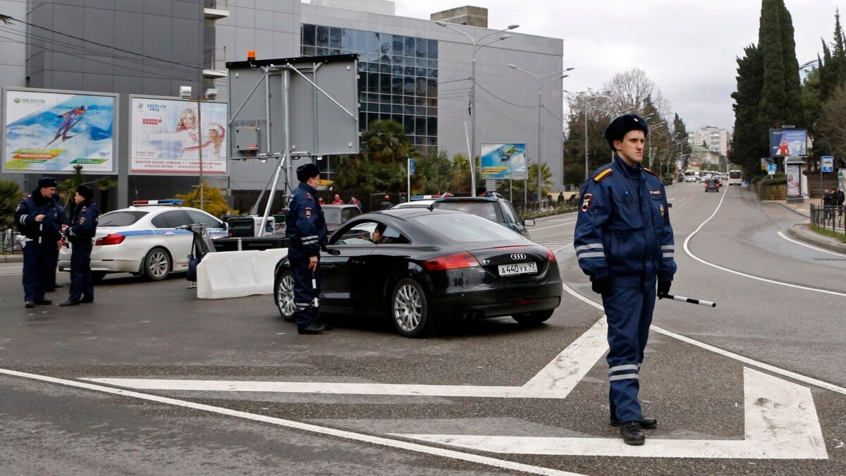 После перекрытия трассы власти Сочи вернули двустороннее движение в Красную  Поляну