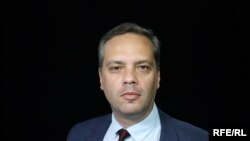 Опозиціонер Володимир Мілов (на фото) вважає, що «всі, хто знущається з сьогоднішніх санкцій – просто не в темі або хайпують»