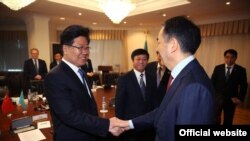 Bakytzhan Sagyntaev, deputy prime-minister of Kazakhstan meeting with Zhang Chunxian, a member of the political bureau of Chinese communist party and party secretary of Xinjiang region, May 3.
