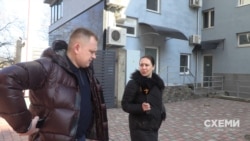 Андрія Каращенка знімальна група зустріла в Ужгороді вранці 5 березня, але той проігнорував журналістів