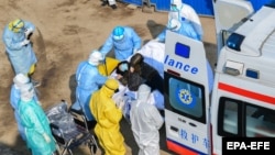 China -- Medical staff transfer patients to the newly completed Huoshenshan temporary field Hospital in Wuhan, Hubei Province, February 4, 2020