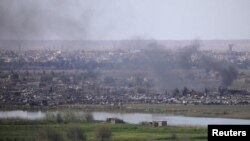 نمایی از روستای باغوز در جنوب سوریه که نیروهای دموکراتیک سوریه می گویند آخرین بازمانده‌های گروه داعش در سوریه را در نبرد در این منطقه شکست داده‌اند