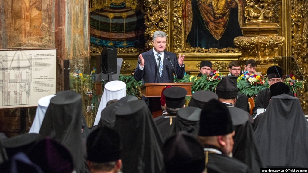 Президент України Петро Порошенко звертається до ієрархів