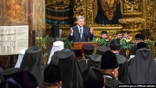 Президент України Петро Порошенко звертається до ієрархів під час Об'єднавчого собору. Київ, 15 грудня 2018 року