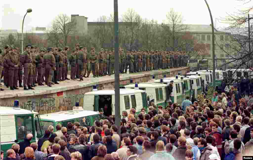 11 ноября 1989 года.