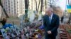 Вице-президент США Байден посещает памятник героям "небесной сотни" в Киеве 