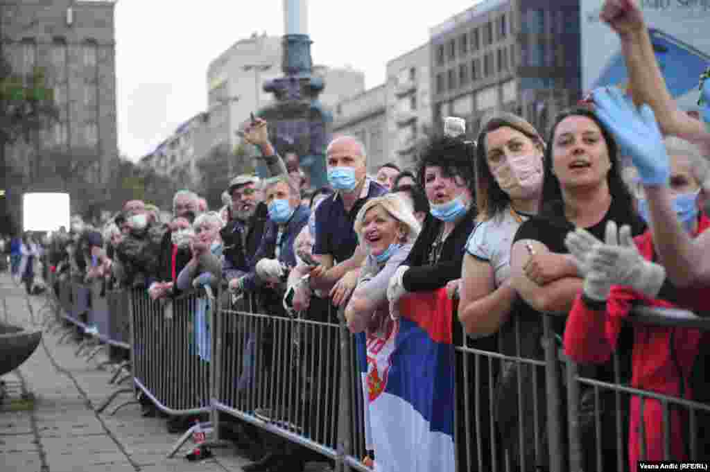 Neki od prisutnih nosili su maske, ali mere fizičkog distanciranja nisu poštovane