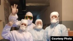 Жалал-Абадда коронавируска чалдыккандарды дарылап жаткан дарыгерлер. 26-март, 2020-жыл.