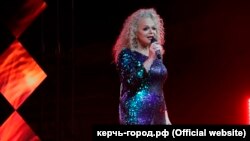 Лариса Долина выступает в Керчи в честь Дня города, 14 сентября 2019 года