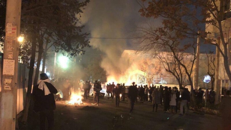 Tähranda sufileriň protestinde bäş howpsuzlyk işgäri wepat boldy, 300 adam tussag edildi 
