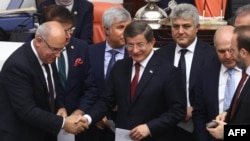Архивска фотографија од поранешниот турски премиер Ахмет Давутоглу