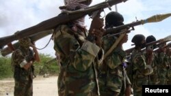 آرشیف، شماری از جنگجویان گروه الشباب در سومالیا