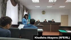 Заседание суда в апелляционной инстанции Восточно-Казахстанского областного суда, где рассматривают жалобу активиста Ерсына Кудиярова на приговор по делу о «мошенничестве». 4 февраля 2020 года.