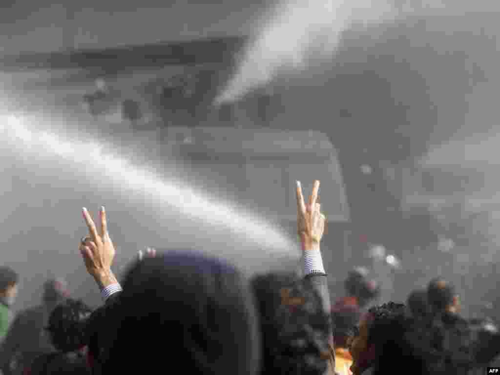 Antigovernment protesters confront riot police during a demonstration in Cairo on January 28.