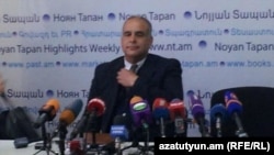 Раффі Ованнісян на прес-конференції в Єревані, 25 лютого 2013 року