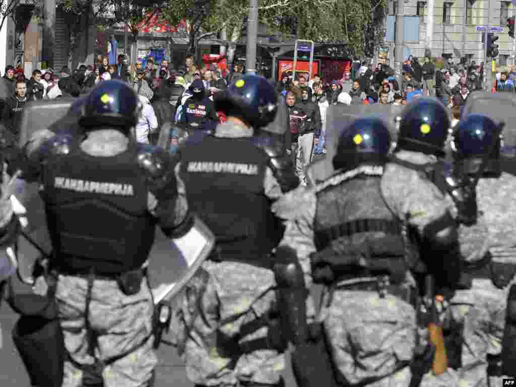 Судири на противниците на парадата со полицијата