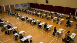 Srednjoškolci rade kontrolni test, Hong Kong, 24. april