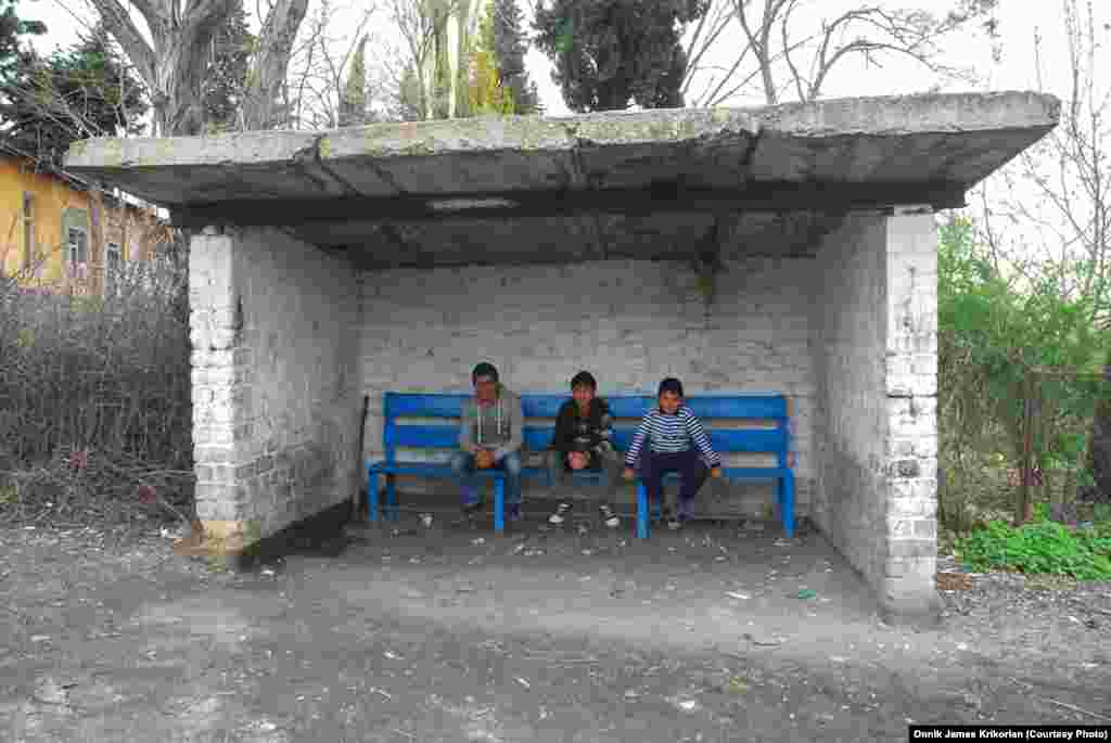 The ethnic distinctions in the village are not immediately obvious, and members of both communities speak one another's language.