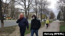 Oameni cu măști pe străzile din Tiraspol, în plină epidemie de coronavirus