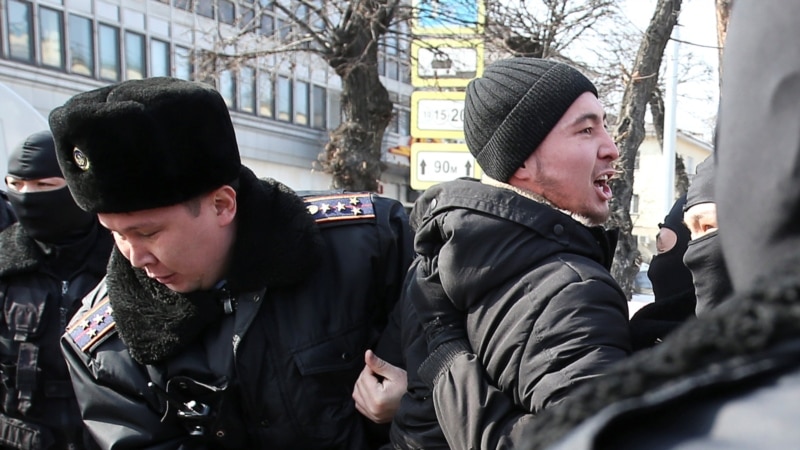 В Казахстане в день съезда правящей партии полиция массово задерживала людей