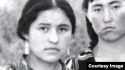 Сабриноз (солдо) Шаар-Туздагы кыргыз мектепте окуп жүргөн кезиндеги сүрөт, 1970-жж.