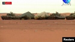Танки алжирской армии все еще окружают объект ВР в пустыне