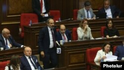 Armenia - Opposition leader Nikol Pashinian is about to address the National Assembly in Yerevan, 1 May 2018.