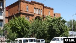 Armenia -- Minibuses that transported voters from Gyumri to Yerevan on May 31, 2009.