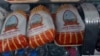 В Ашхабадских госмагазинах килограмм целой курицы, произведенной на местном предприятии, стоит 35 манатов. (Иллюстрационное фото)