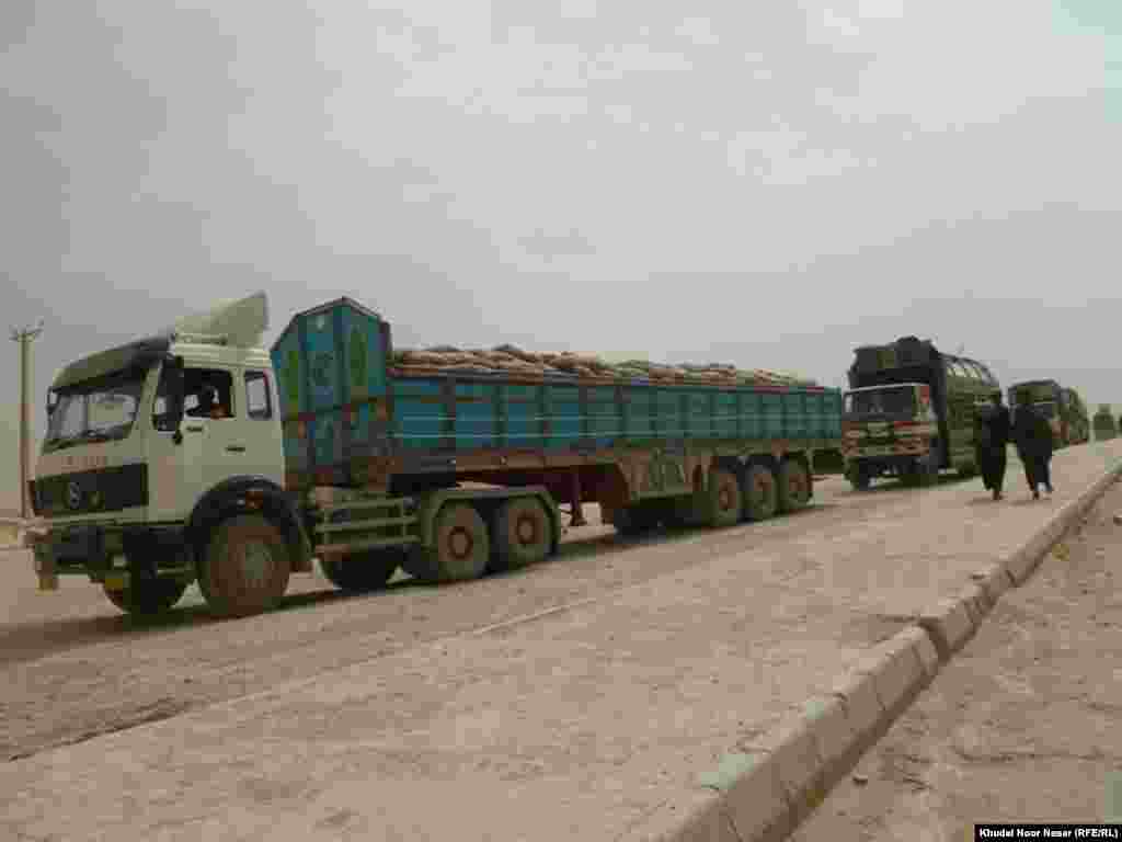 Afghanistan/Pakistan: A trailer moving towards Afghanistan from Chaman, Balochistan. Chaman is a small town bordering Afghanistan.