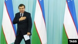 Шавкат Мирзияев на встрече со своими сторонниками после внеочередных президентских выборов, по итогам которых Мирзияева назвали победителем. Ташкент, 5 декабря 2016 года.