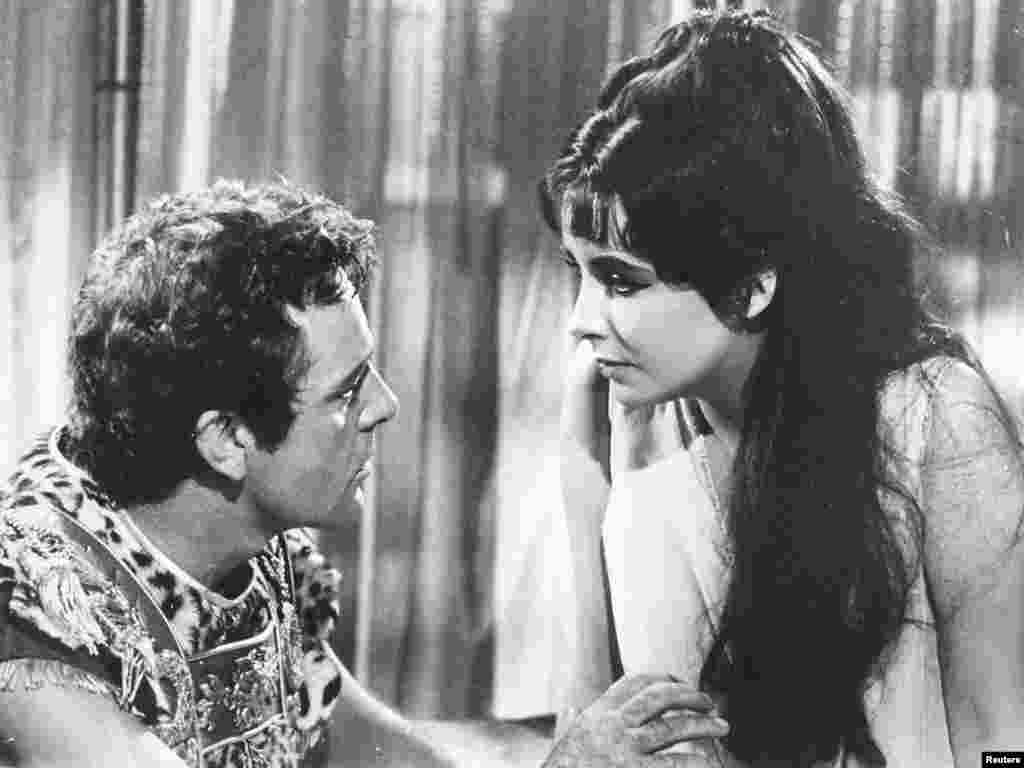 Элизабет Тейлор жана Ричард Бартон "Клеопатра" тасмасында, 1963-жыл
