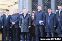Открытие мемориальной доски в Симферополе, посвященной событиям 26 февраля 2014 года