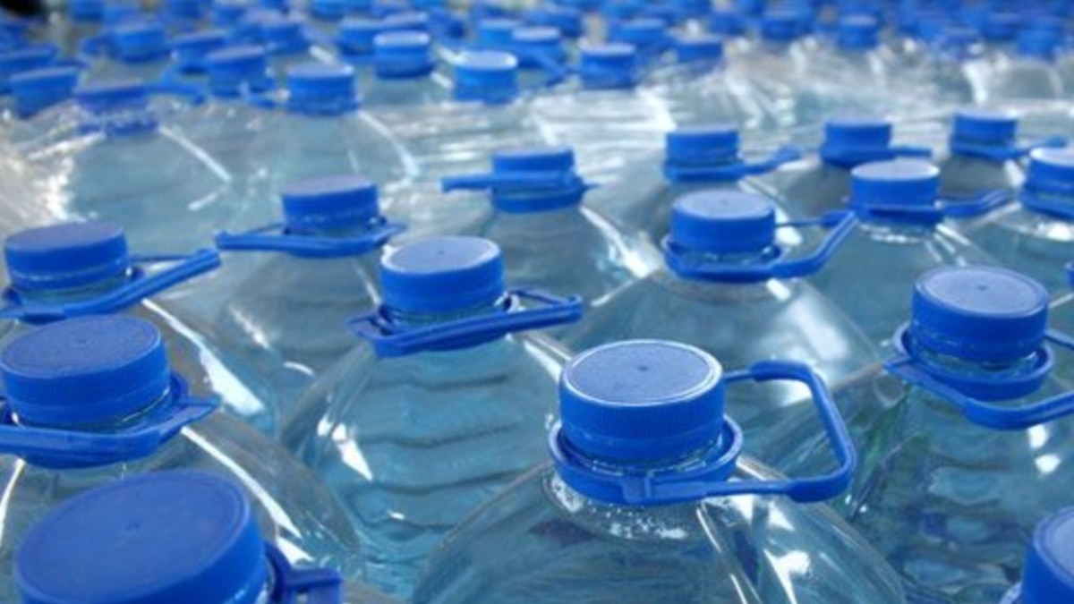 Сделайте запас воды. 35 Тонн воды. Вода в термоусадке. Изготовление пластиковых бутылок. Сделать запас воды.