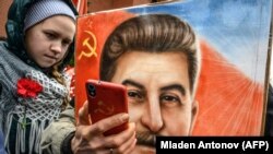 Селфи с портретом Сталина 