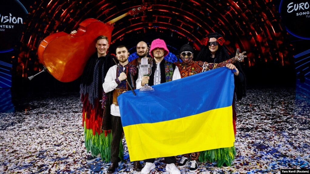 Український гурт Kalush Orchestra після перемоги з піснею Stefania на «Євробаченні-2022». Турин, Італія, 15 травня 2022 року 