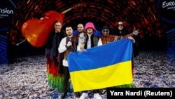 Український гурт Kalush Orchestra після перемоги з піснею Stefania на «Євробаченні-2022». Турин, Італія, 15 травня 2022 року 