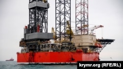 Самоподъемная буровая установка «Незалежність» на шельфе Азовского моря, принадлежащая ГАО «Черноморнефтегаз»
