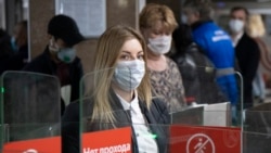 Люди в московском метро. 12 мая 2020 года.