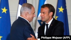 Emmanuel Macron (sağda) və Benjamin Netanyahu 