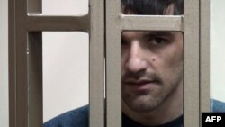 На суде в России над Гаджи Магомедовым, обвиняемым бойцом «Исламского государства» в Сирии, Ростов-на-Дону, 2 ноября 2015 года