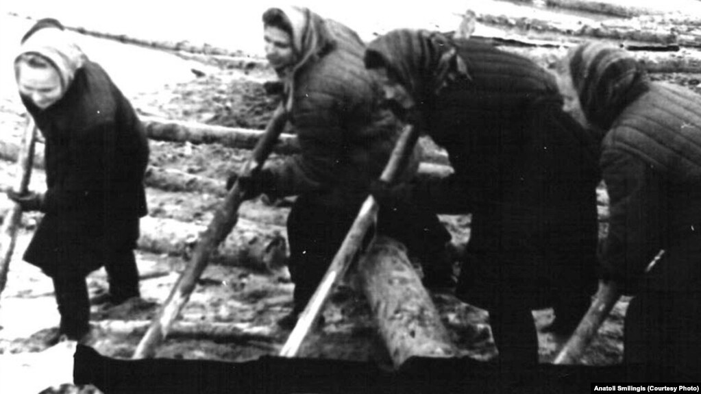 styagivayut-s-parnya-trusi
