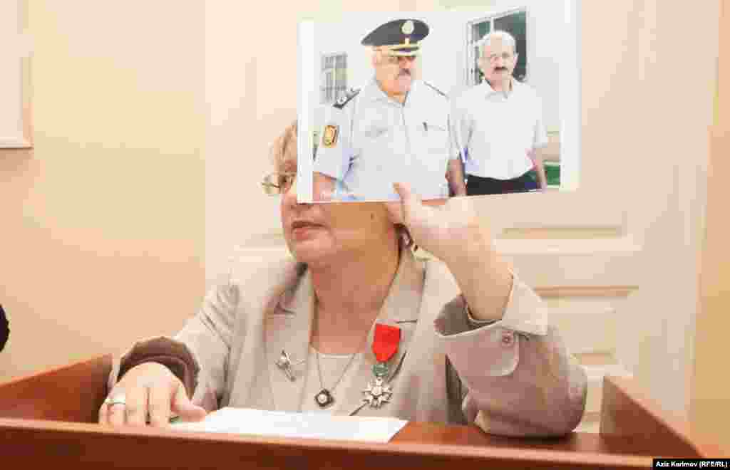 Sülh və Demokratiya İnstitutunun rəhbəri Leyla Yunus Fransanın Şərəf Legionu Kavaleri Ordeni ilə mükafatlandırılıb. Mükafatlandırma mərasimində çıxış edən Leyla Yunus Azərbaycanda həbsdə olan siyasi məhbuslar haqda danışıb